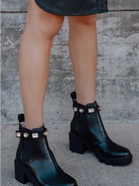 Steve Madden Black Amulet Jeweled Ankle Boots, size 8.5